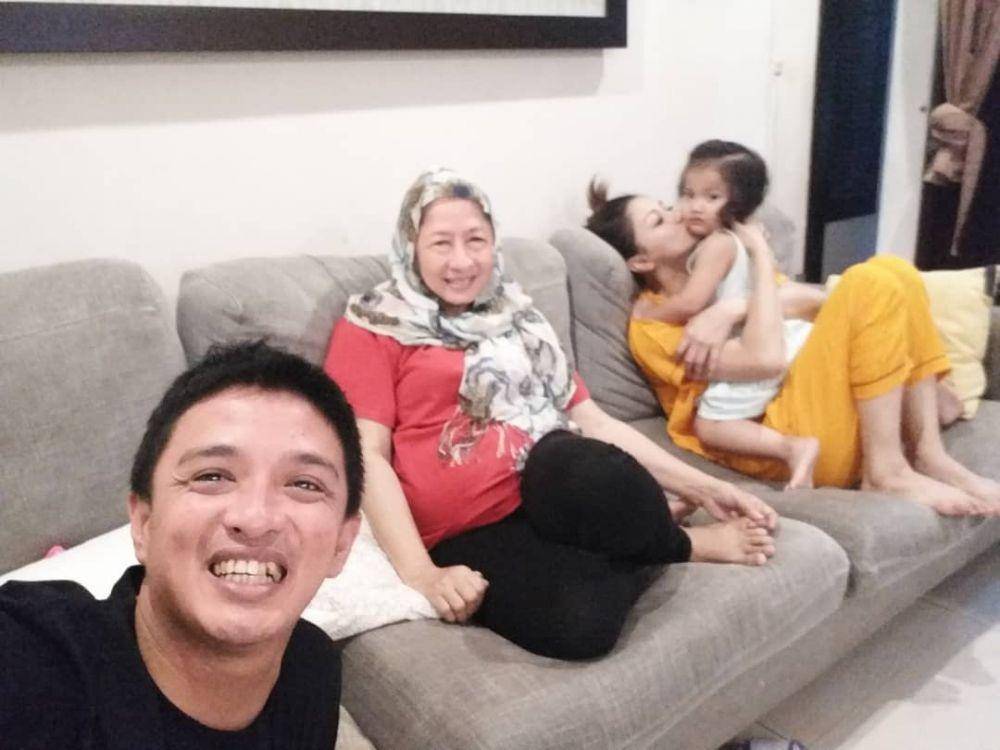 Instagram/ezayayang