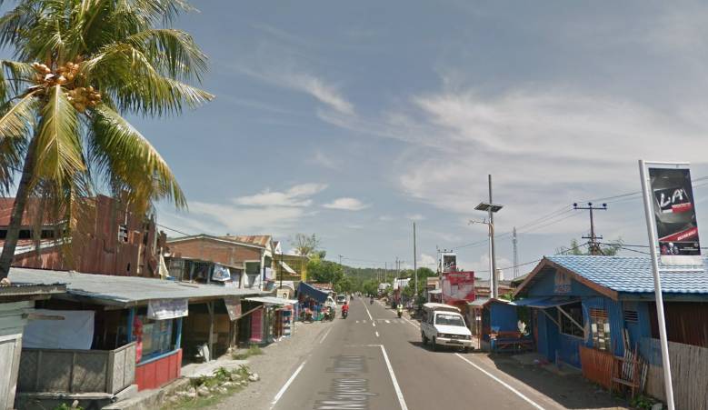 (Desa Pambusuang berada di Kecamatan Balanipa, Kabupaten Polewali Mandar, Sulawesi Barat) Google Street View