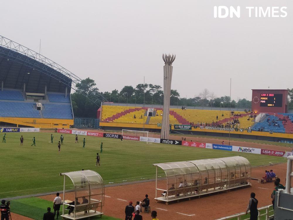 Ilustrasi pertandingan sepakbola di Stadion Gelora Sriwijaya Palembang (IDN Times/Feny Maulia Agustin)