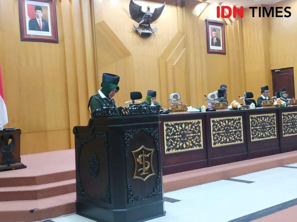 Wali Kota Surabaya Tri Rismaharini saat memberikan sambutan pengesahan APBD, Minggu (10/11). IDN Times/Fitria Madia