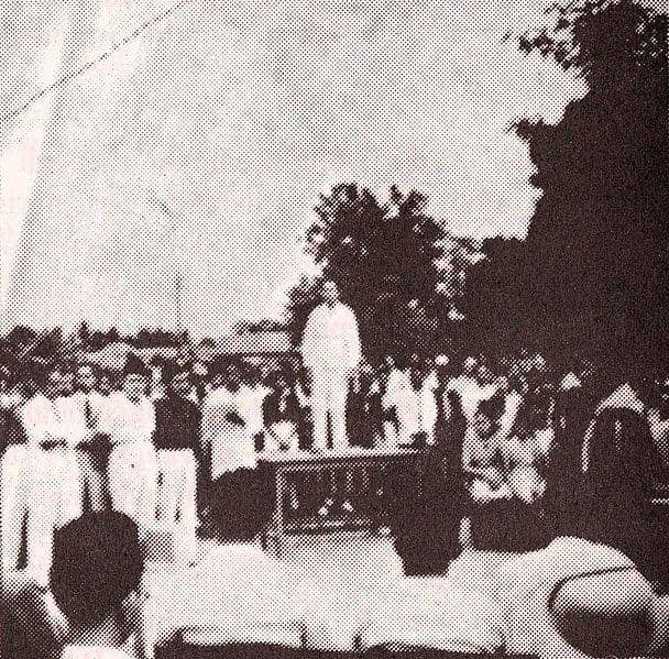 Moeis Hassan saat peletakan batu pertama Tugu 40 Tahun Kebangunan Nasional pada 20 Mei 1948 (Wikimedia.org)