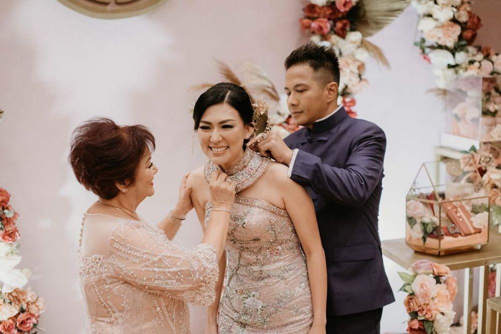 9 Spot Menarik di Dekorasi Sangjit Delon Thamrin dan Aida, Romantis!