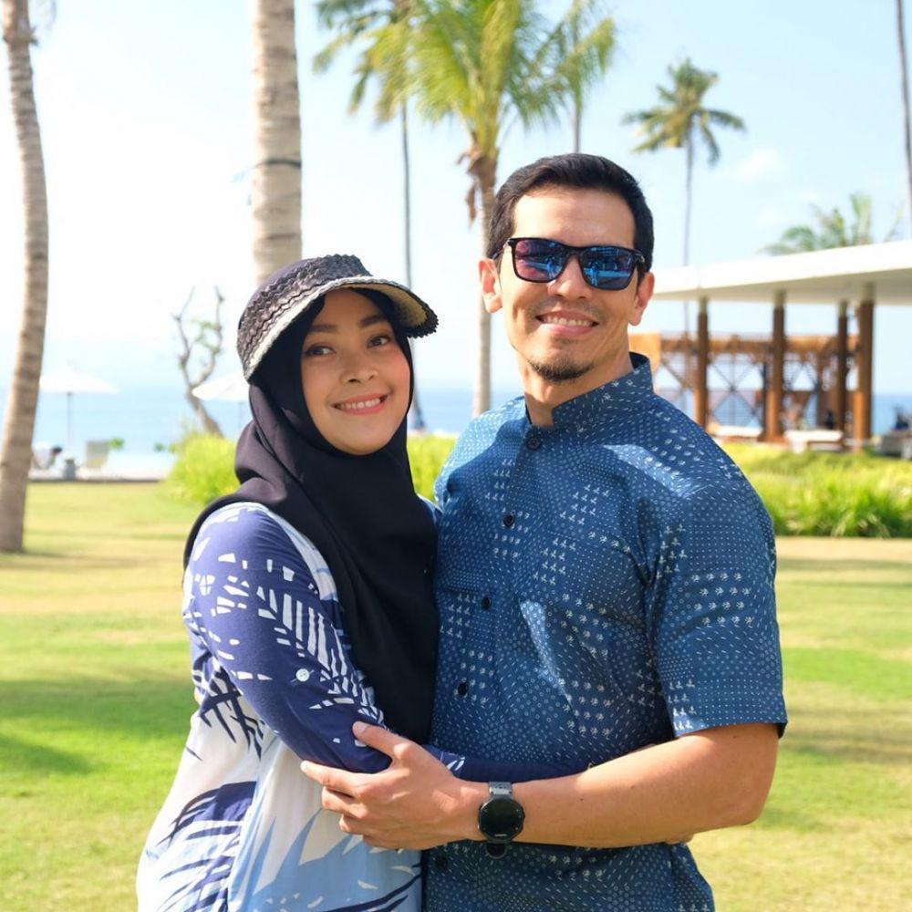 Bak Masih Pacaran, 9 Potret Adrian Maulana dan Istri yang Sweet Abis