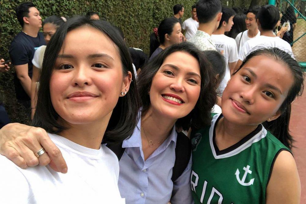10 Potret Tara dan Kayla, Dua Putri Becky Tumewu yang Beranjak Dewasa