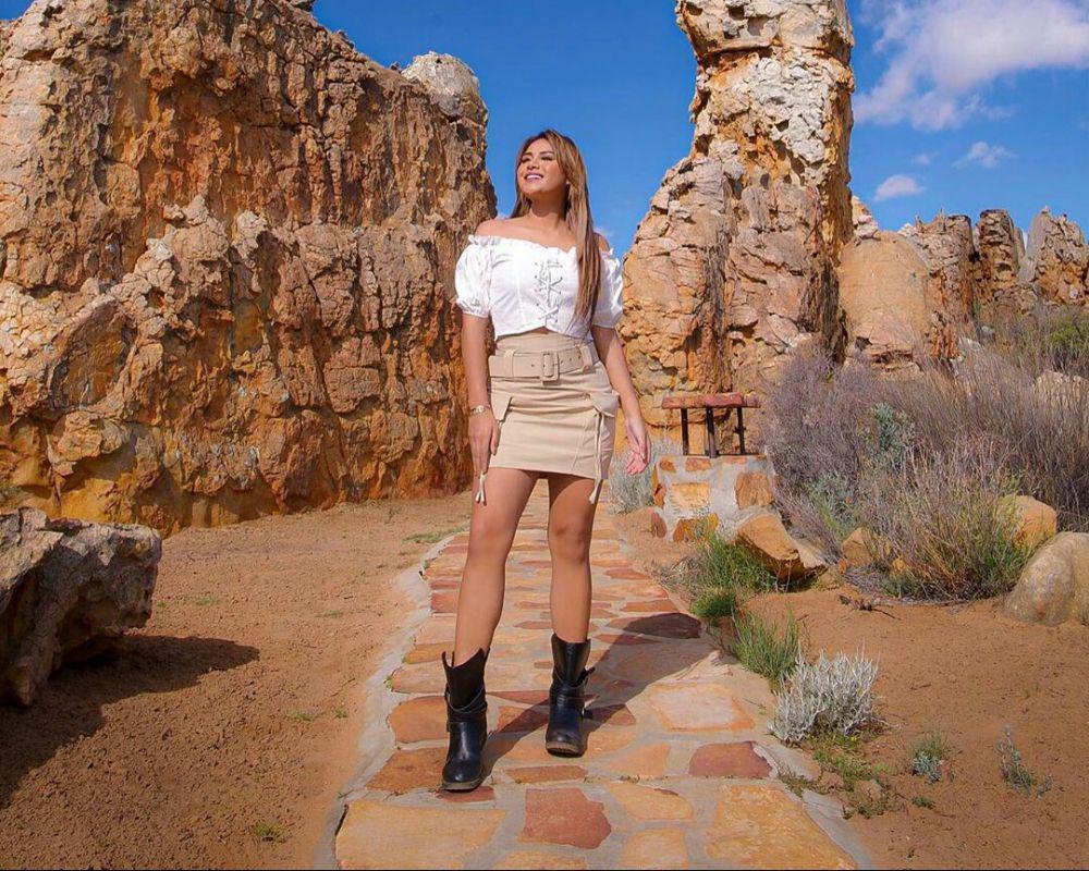 11 Style Aurel Hermansyah Liburan ke Afrika, Modis Abis!