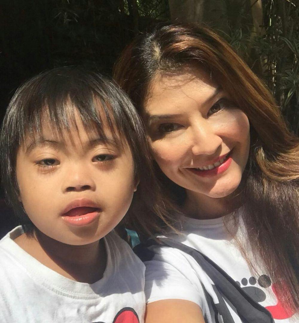 11 Bukti Tamara Bleszynski Tidak Hanya Menawan, Namun Berhati Malaikat