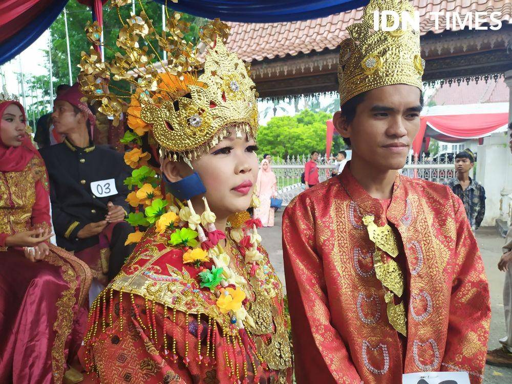 Peserta nikah massal di Palembang (IDN Times/Feny Maulia Agustin)