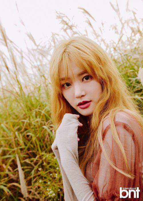 10 Potret Rambut Pirang Lee Yu Bi, Makin Manis!
