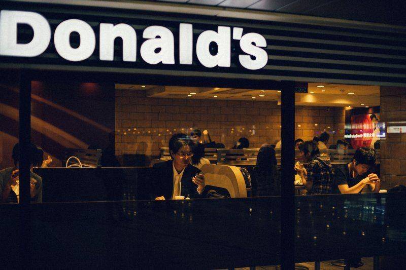 Ilustrasi McDonald's. unsplash.com/Andrew Leu
