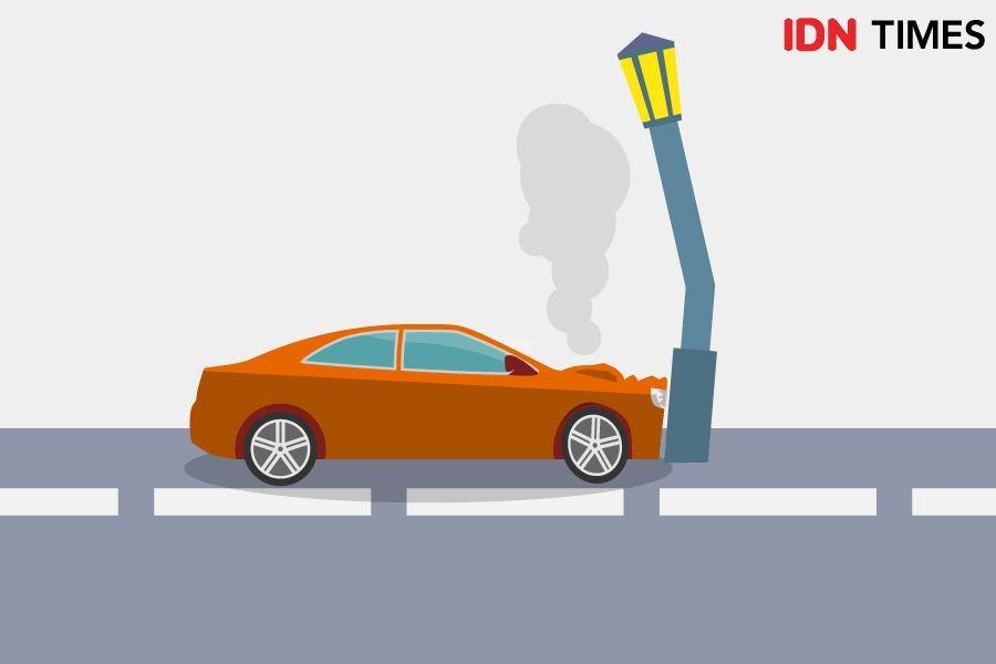 Kebut-kebutan di Slipi, Mobil Sport Ini Akhirnya Mencium Dinding Tol