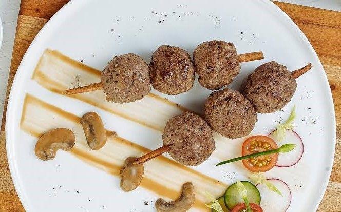 Resep Membuat Sate Bola Daging Sapi yang Empuk Banget, Bikin Ngiler