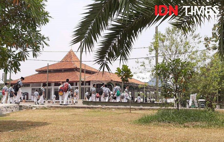 Ilustrasi pondok pesantren (IDN Times/Sunariyah)