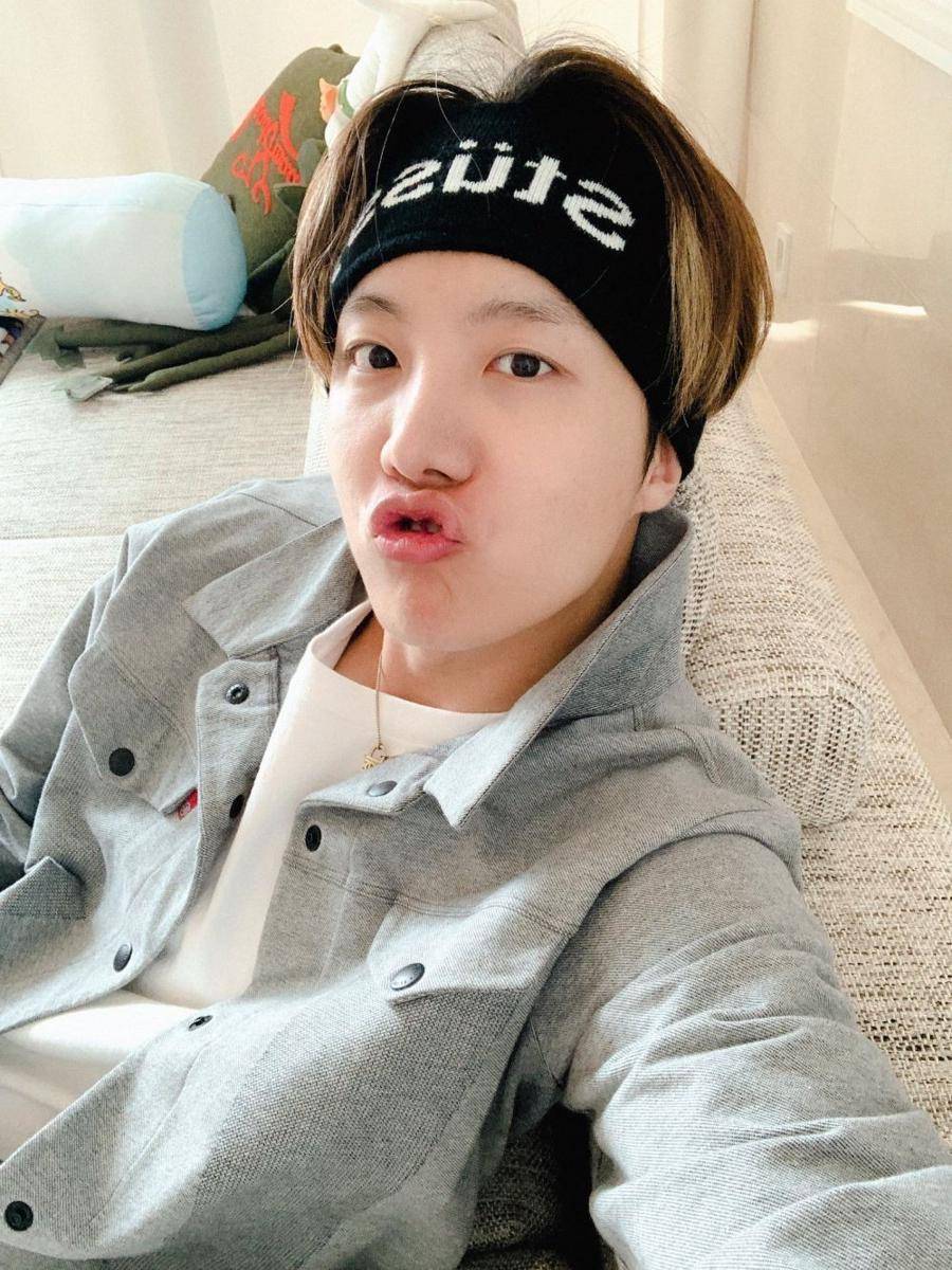 twitter.com/BTS_twt
