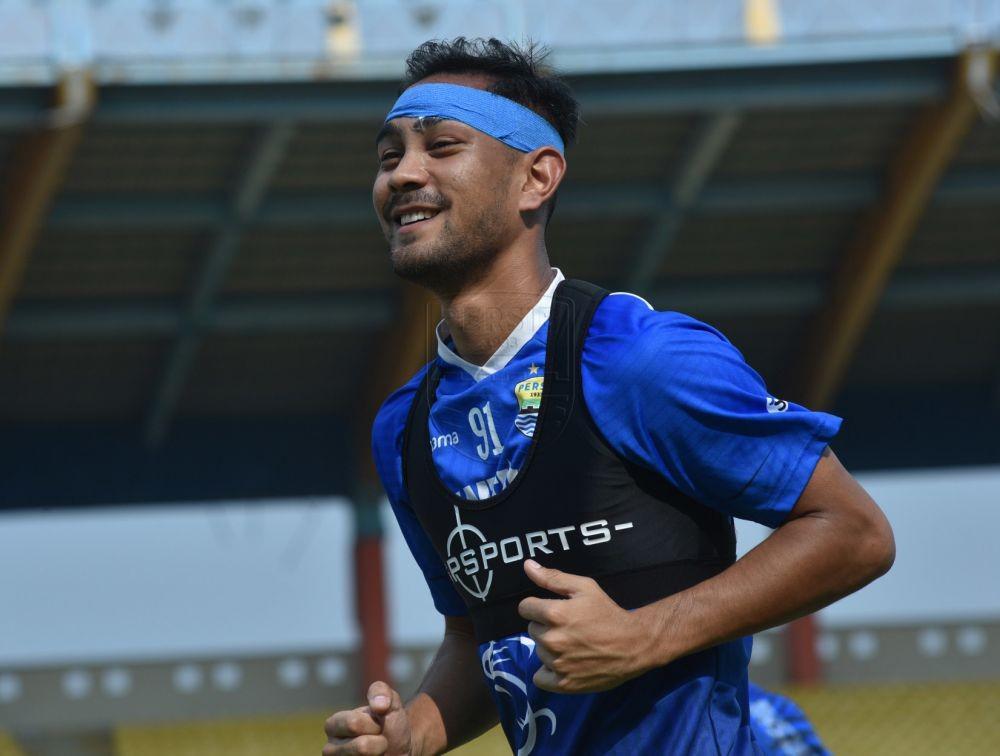 Resmi Pertahankan Nick Kuipers dan Omid Nazari, Persib Lepas Ezechiel?