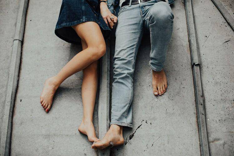 ilustrasi keintiman pasangan (unsplash.com/SweetIceCreamPhotography)