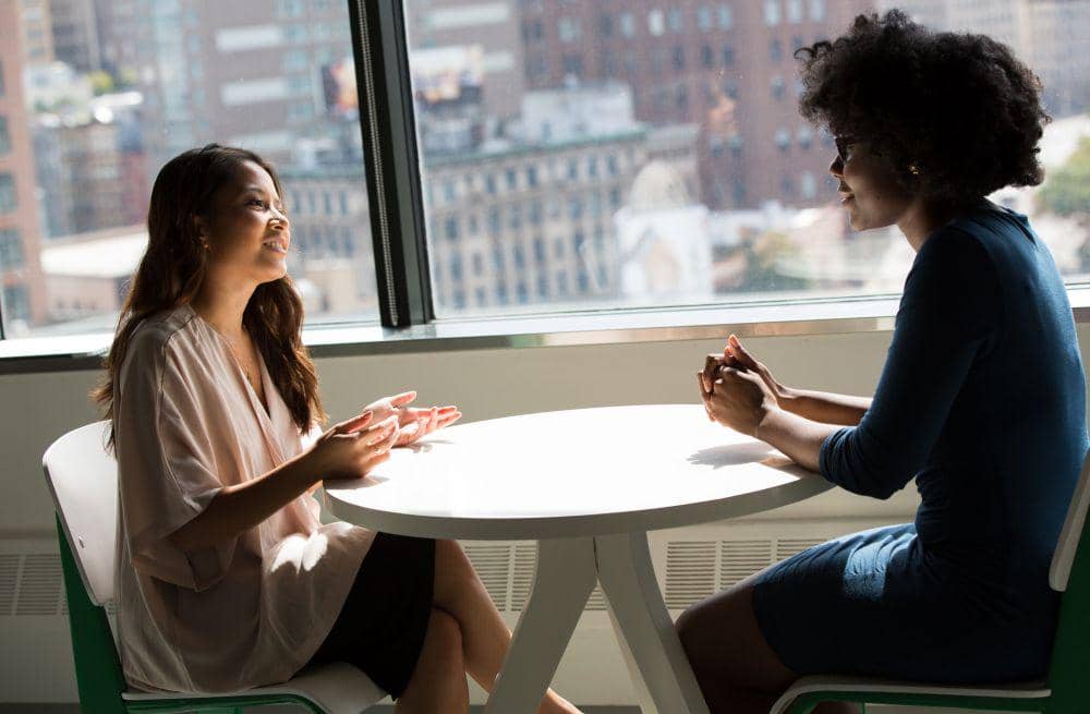 5 Alasan Mengapa "Deep Talks" dengan Teman Itu Penting