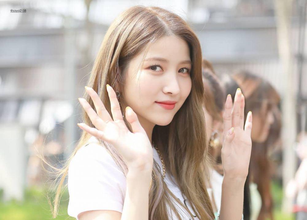 10 Potret Body Goals Sowon GFriend Bak Model Internasional, Bikin Iri