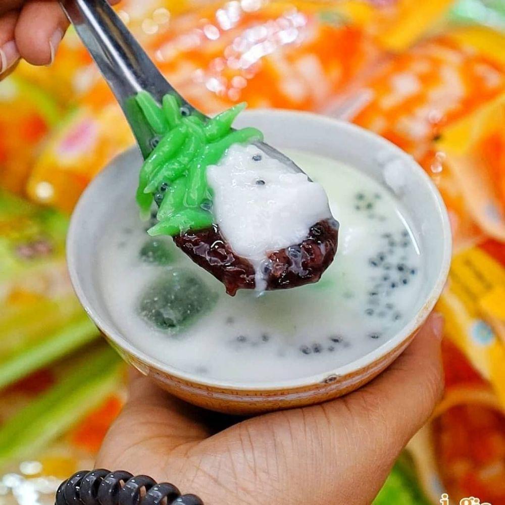 instagram/ kuliner_asiksolo