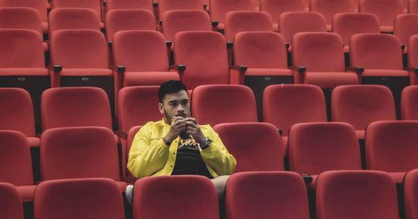 7 Manfaat Baik untuk Kesehatan Mental dari Menonton Bioskop Sendirian