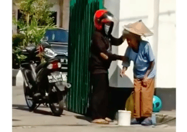 Viral Video Anak Diduga Suruh Ibunya Jadi Pengemis