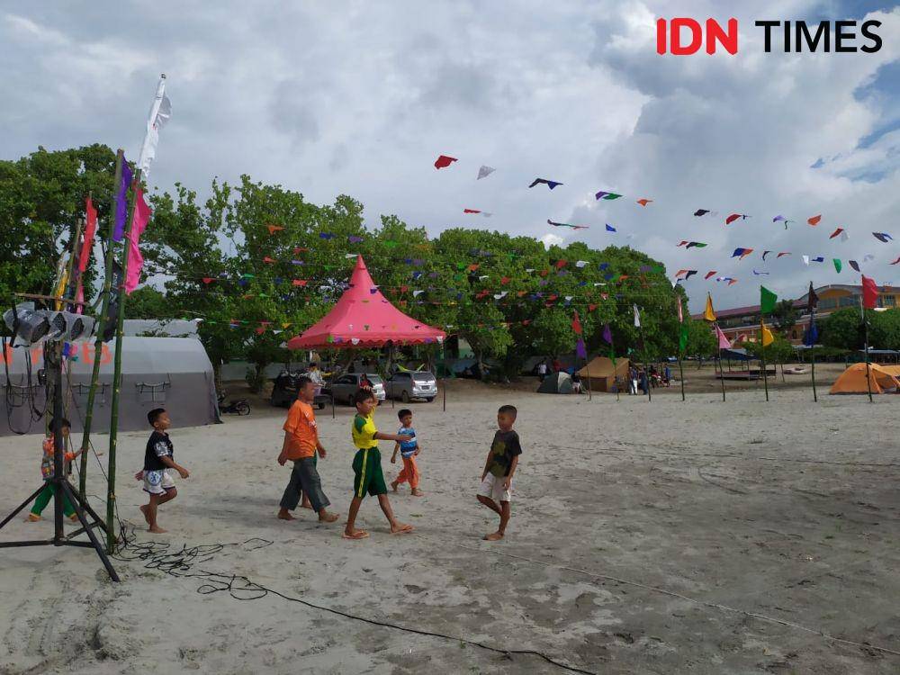Suasana 1.000 tenda dan Lake Toba Film Festival (IDN Times/Hasudungan)