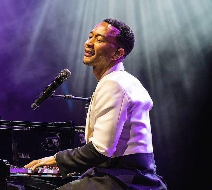Jadi Pria Terseksi di Dunia 2019, Ini 10 Potret Menawan John Legend