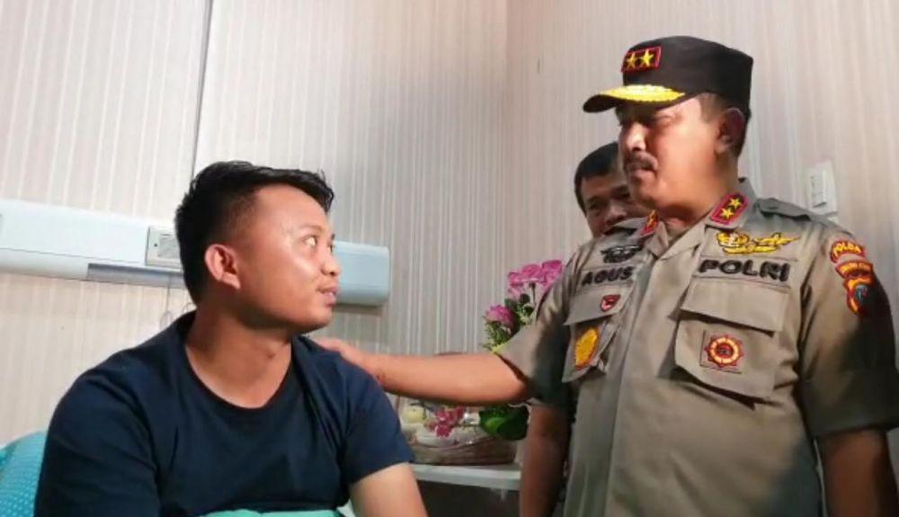 Kapolda Sumut Irjen Pol Agus Andrianto menjenguk korban terdampak bom (Dok.IDN Times/istimewa)