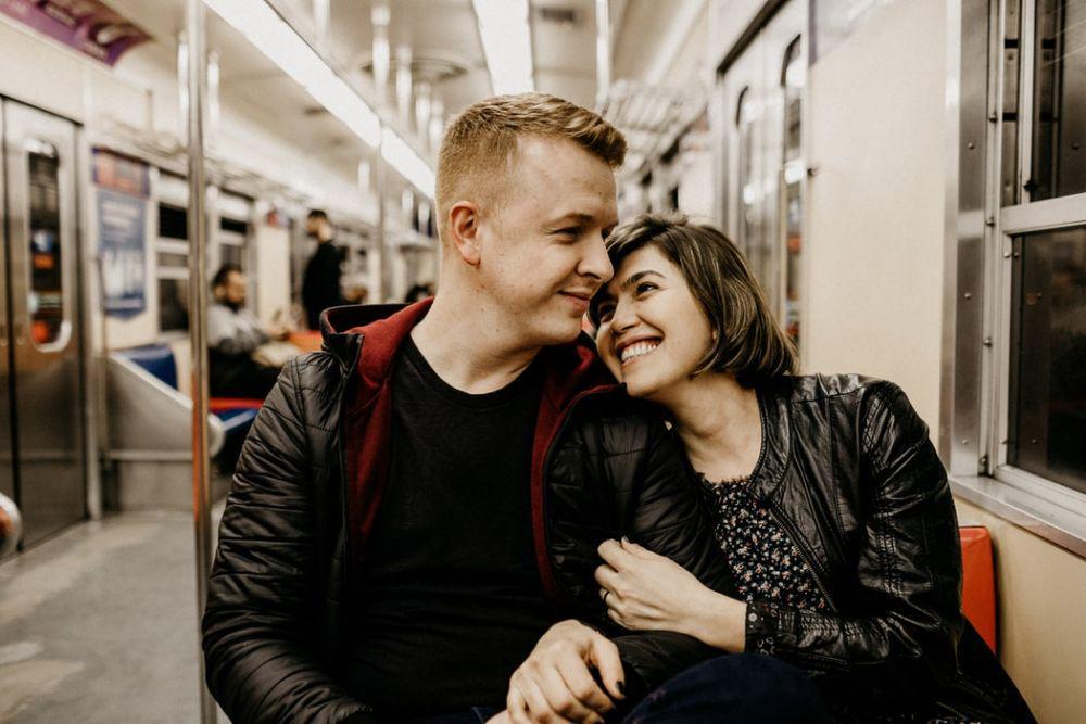 Ternyata 5 Zodiak Ini Gemar Lakukan Public Display of Affection, Lho!