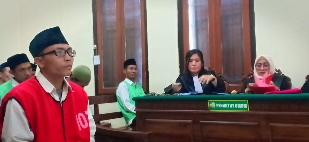 Pelaku Pencabulan 15 Murid Divonis 12 Tahun dan Kebiri Kimia