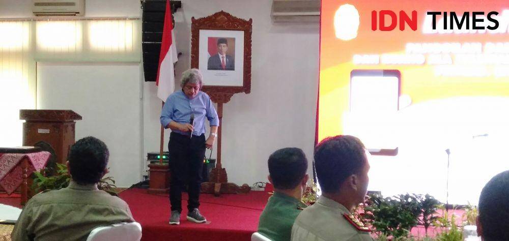 Sam Bimbo hibur ASN dan pejabat teras Bantul, Senin (18/11). IDN Times/Daruwaskita