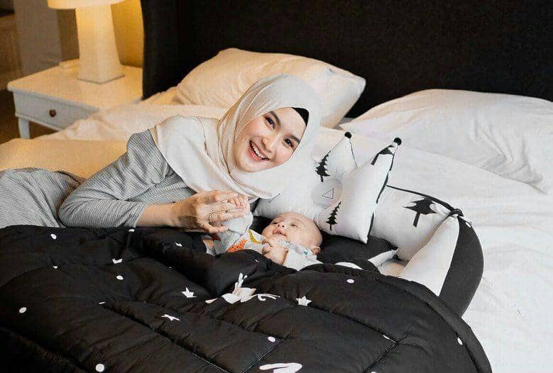 10 Potret Memesona Isel Fricella Usai Melahirkan, Kembali Bugar!