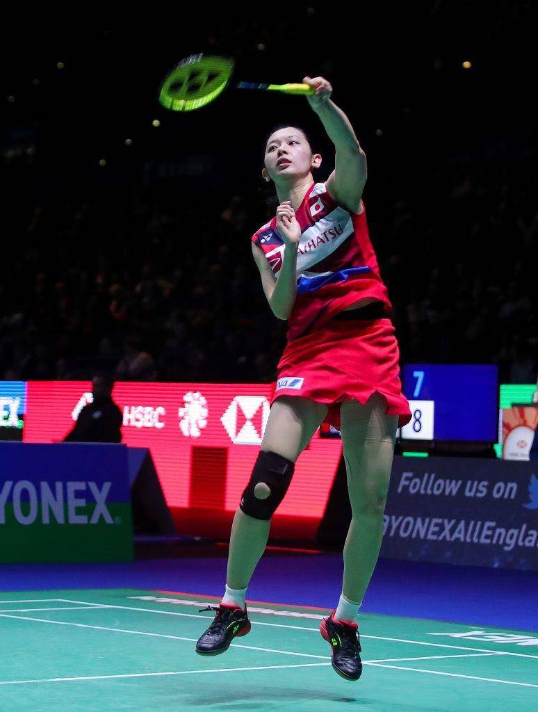 Aksi pebulu tangkis putri Jepang, Sayaka Takahashi. bwfbadminton.com