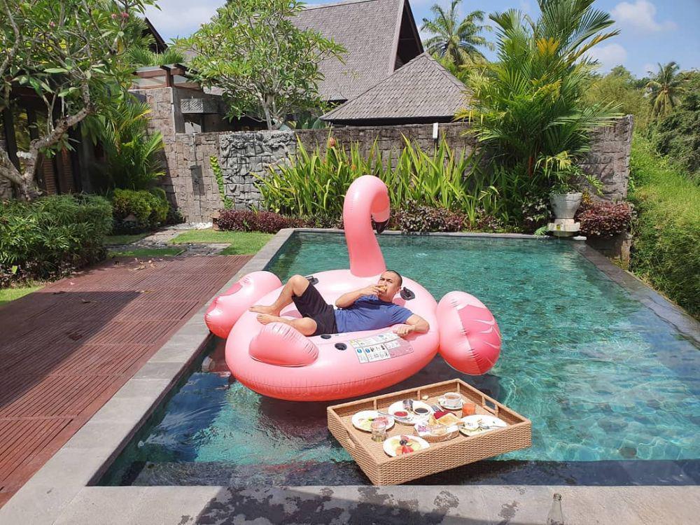 instagram.com/raditya_dika/
