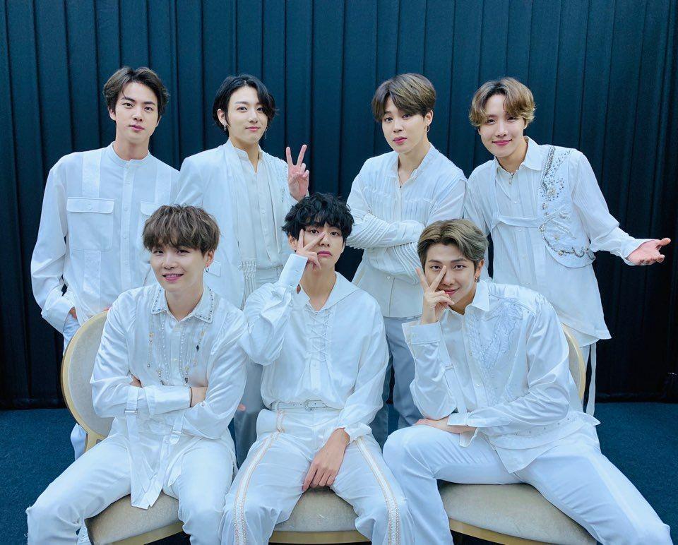 7 Potret Penampilan BTS Jadi Cewek, Siapa Paling Kiyowo?