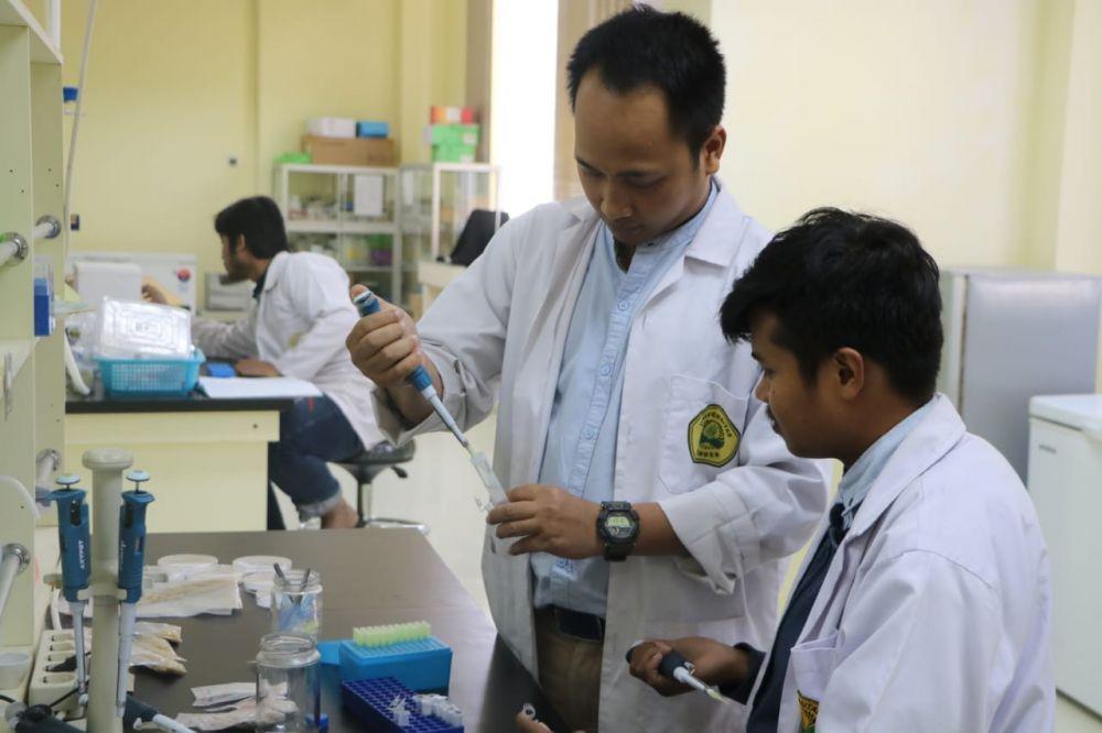 Para peneliti Pusat Unggulan IPTEK Perguruan Tinggi Bioteknologi Tanaman Industri (PUI Bio Tin) Universitas Jember. IDN Times/Istimewa