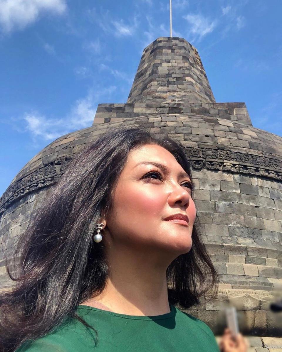 Jadi Istri TNI, 10 Potret Memesona Bella Saphira yang Awet Muda