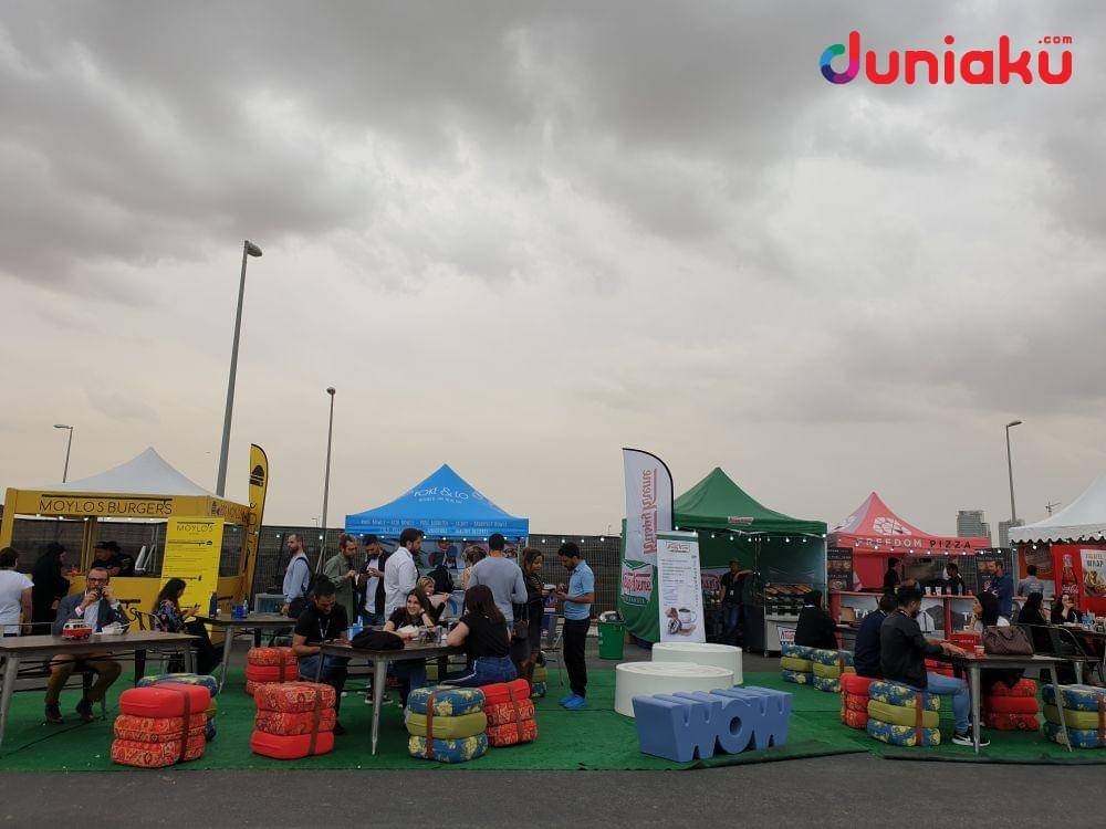 Area tempat makan ON.DXB 2019 menyajikan bermacam makanan dan minuman dari berbagai penjuru dunia. duniaku.com/Bayu D. Wicaksono