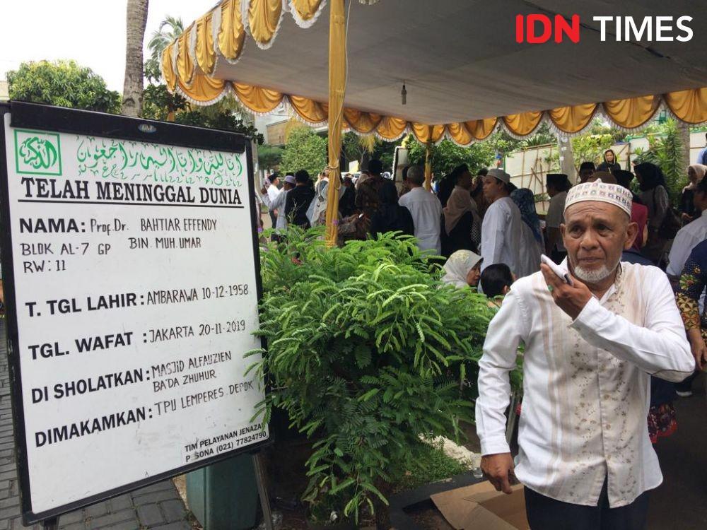 Bahtiar Effendy Dimakamkan di TPU Lemperes Depok