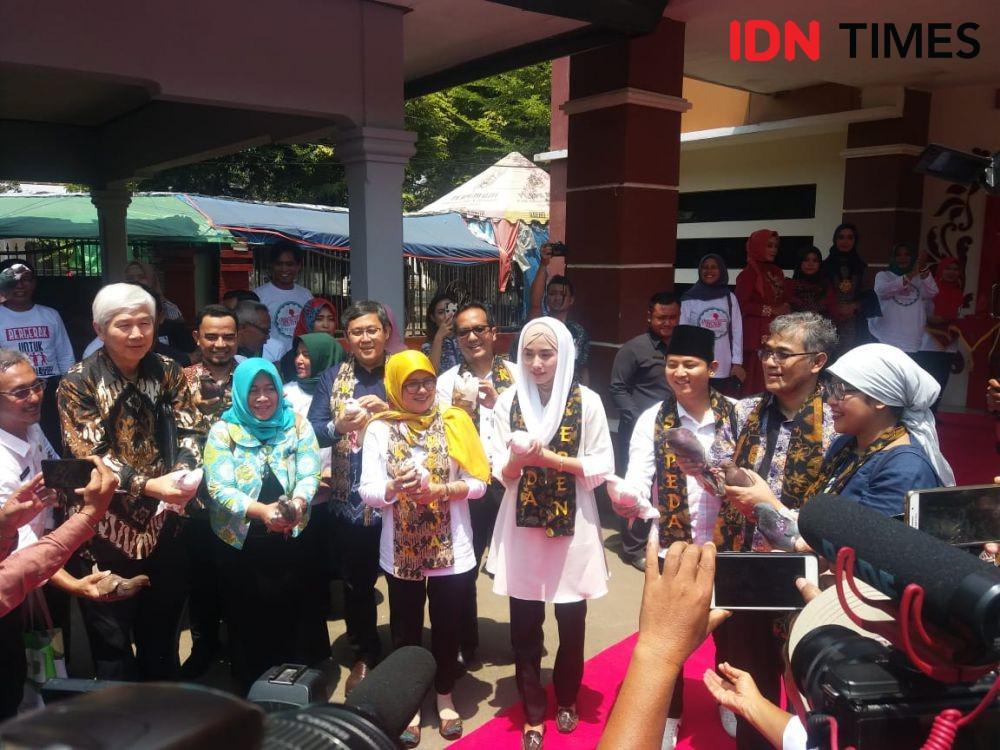 Pelepasan burung dara sebagai seremonial launching Rumah Perempuan di Kabupaten Trenggalek, Kamis (21/11). IDN Times/Dida Tenola