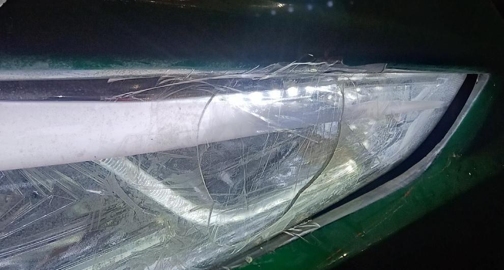 Kaca depan bus PSMS retak setelah dilempari orang tak dikenal (Dok.IDN Times/istimewa)