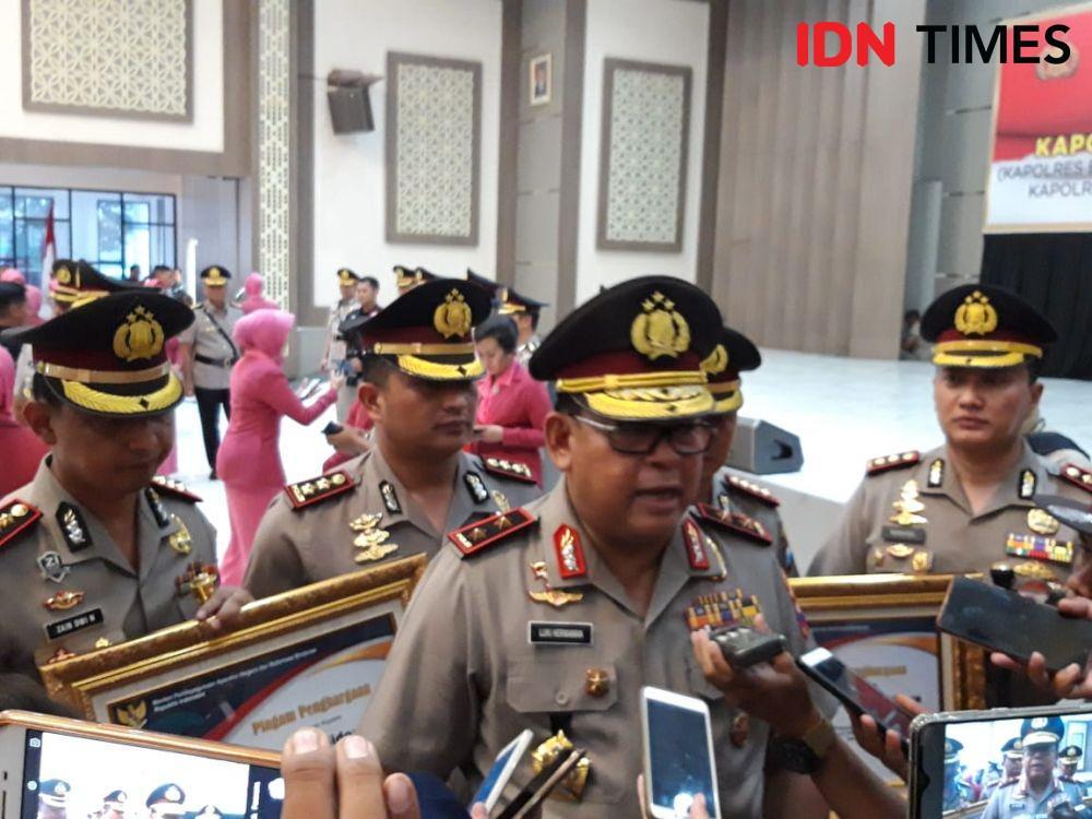 Kapolda Jatim, Irjen Pol Luki Hermawan saat diwawancara awak media di Mapolda Jatim, Kamis (21/11). IDN Times/Ardiansyah Fajar