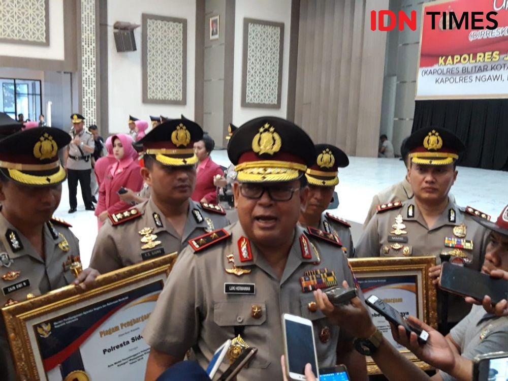 Kapolda Jatim, Irjen Pol Luki Hermawan saat diwawancara awak media di Mapolda Jatim, Kamis (21/11). IDN Times/Ardiansyah Fajar