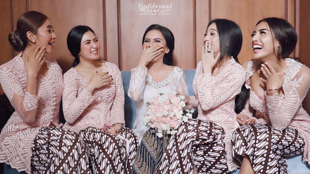 9 Potret Menawan Anggita Sari saat Akad Nikah, Millen Jadi Bridesmaid!
