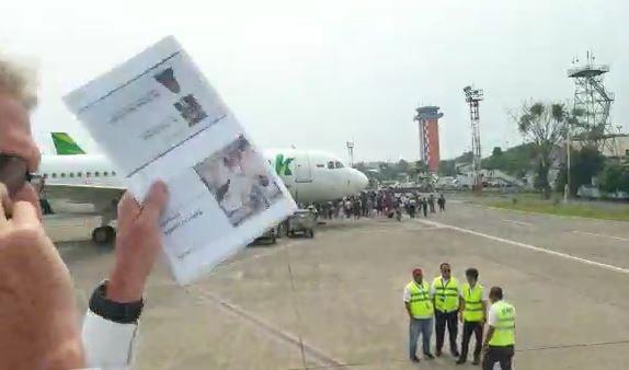 Penumpang Garuda yang mendarat darurat di Halim Perdanakusumah. Dok. IDN Times/bt