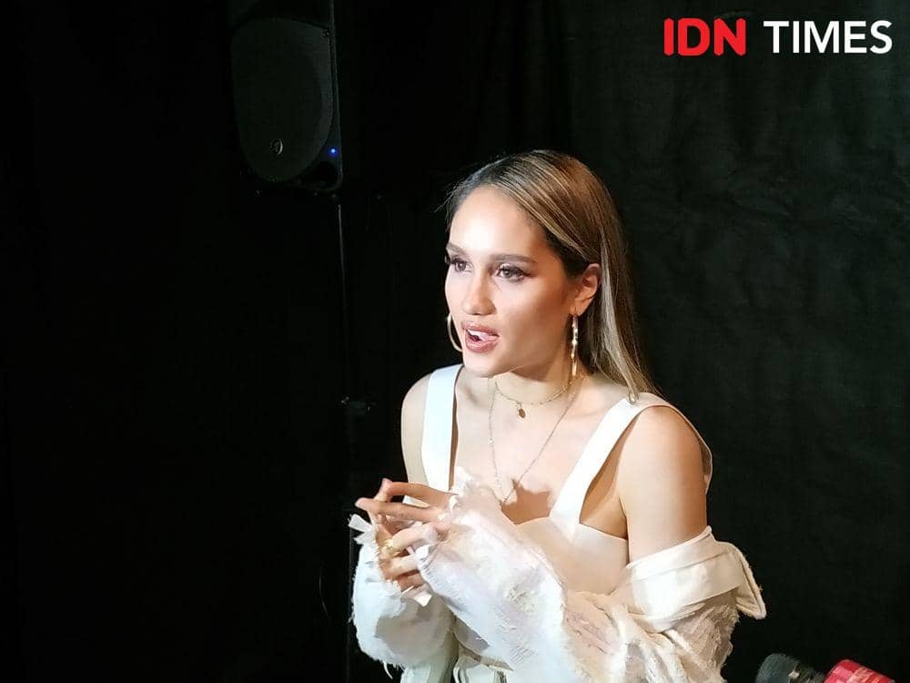 Penyanyi Cinta Laura dalam press conference rilis single Caliente di Jakarta. 22 November 2019. IDN Times/Nadia Umara