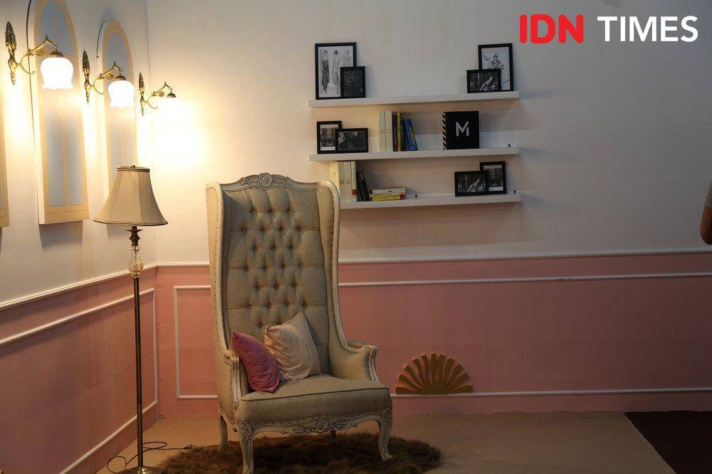 Area reading room dalam Mizzu Mansion. 21 November 2018. IDN Times/Rully Bunga