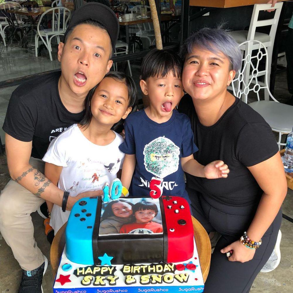 Rayakan Ultah Bareng, 10 Kekompakan 2 Anak Ernest Prakasa