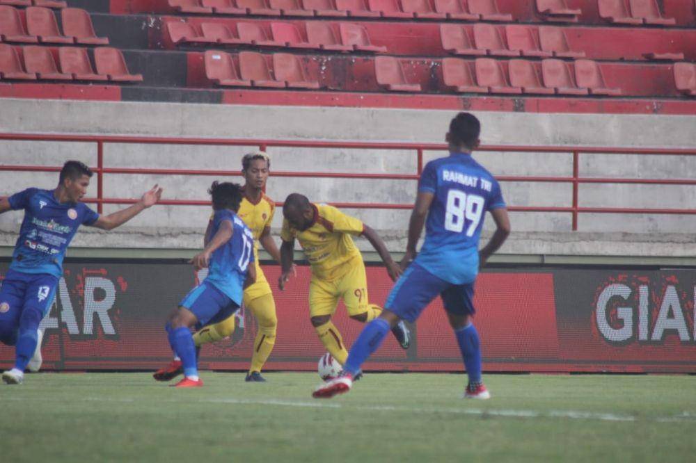 Pertandingan yang berlangsung di Stadion Kapten I Wayan Dipta, Kabupaten Gianyar, Senin (25/11) sore (IDN Times/Istimewa)