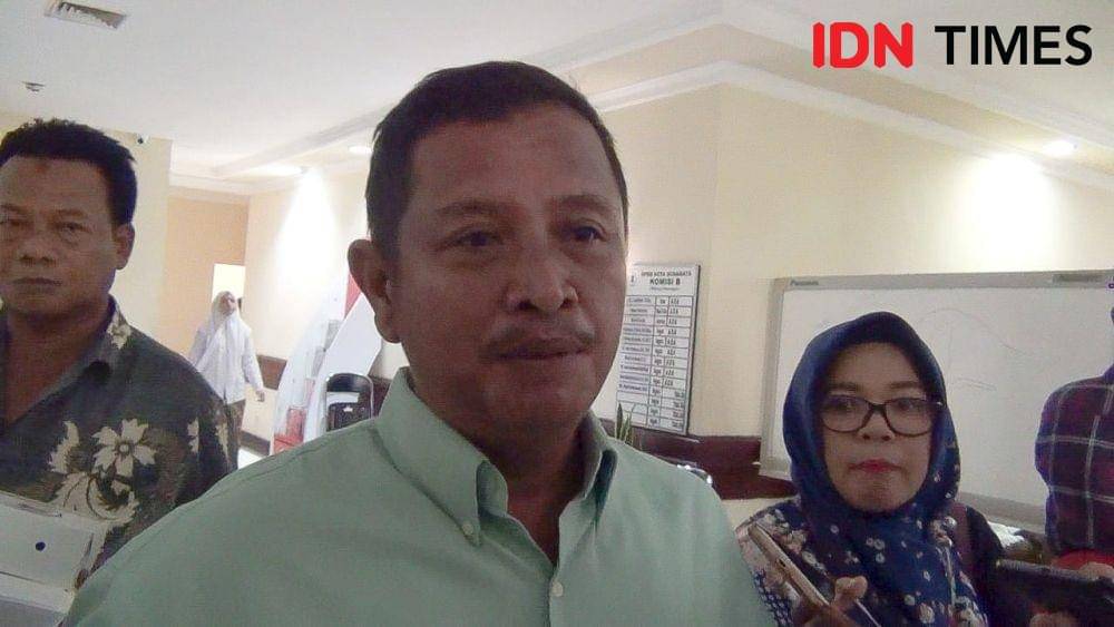 Hanafi, warga Kecamatan Bulak usai mendatangi Kantor DPRD Kota Surabaya, Senin (25/11). IDN Times/Fitria Madia. IDN Times/Fitria Madia