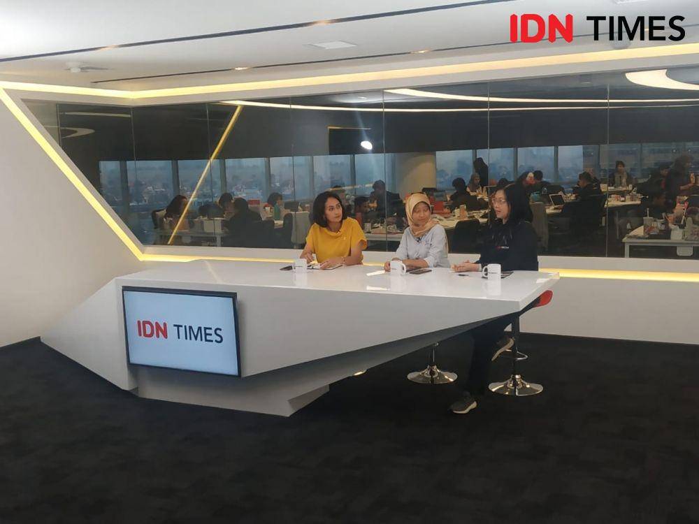 Anggota DPR Komisi I, Christina Aryani, dan Staf Khusus Presiden Jokowi, Ayu Kartika dalam acara Ngobrol Seru bareng IDN Times, Senin (25/11) (IDN Times/Ilyas Listianto Mujib)